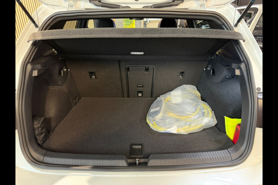 Volkswagen Golf 1.4 eHybrid GTE |PANO|VIRTUAL|IQ LIGHT|CAMERA|DEALER ONDERHOUDEN|STOEL+STUUR VERWARMING|CARPLAY|DODEHOEK ASSISTENT