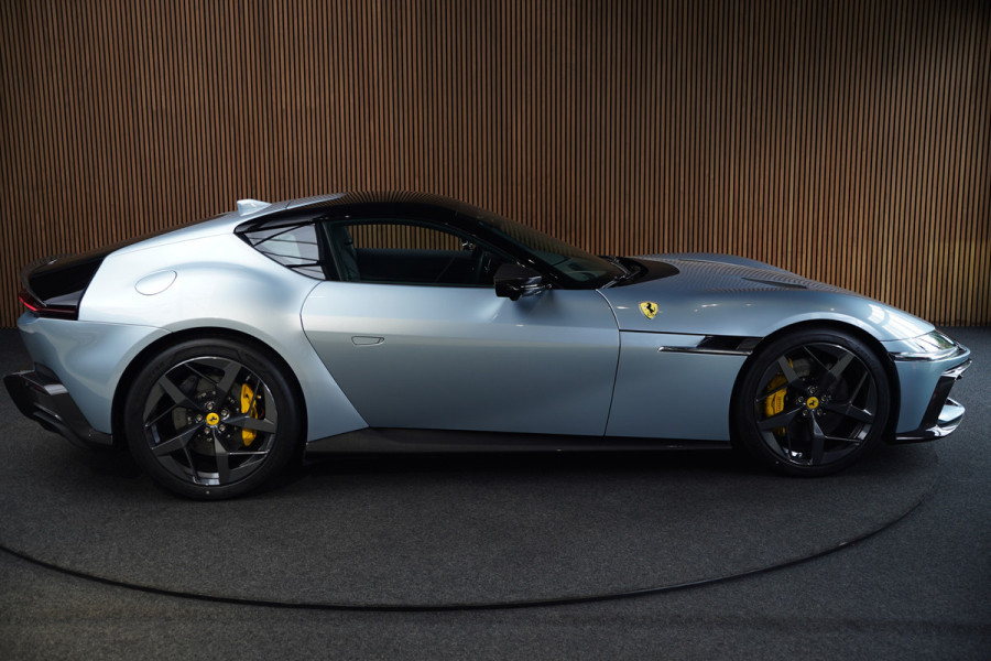 Ferrari 12Cilindri 6.5 V12 Full Carbon Lift Panorama