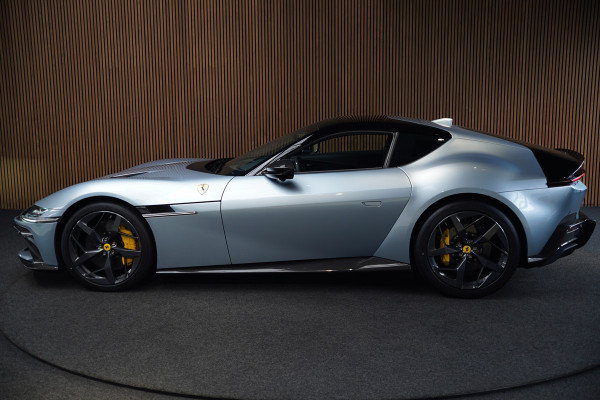 Ferrari 12Cilindri 6.5 V12 Full Carbon Lift Panorama