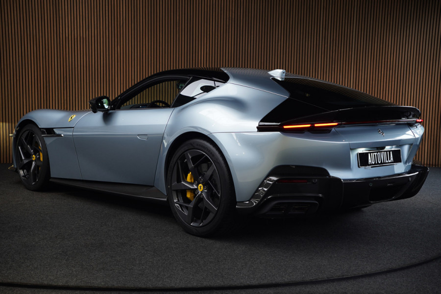 Ferrari 12Cilindri 6.5 V12 Full Carbon Lift Panorama