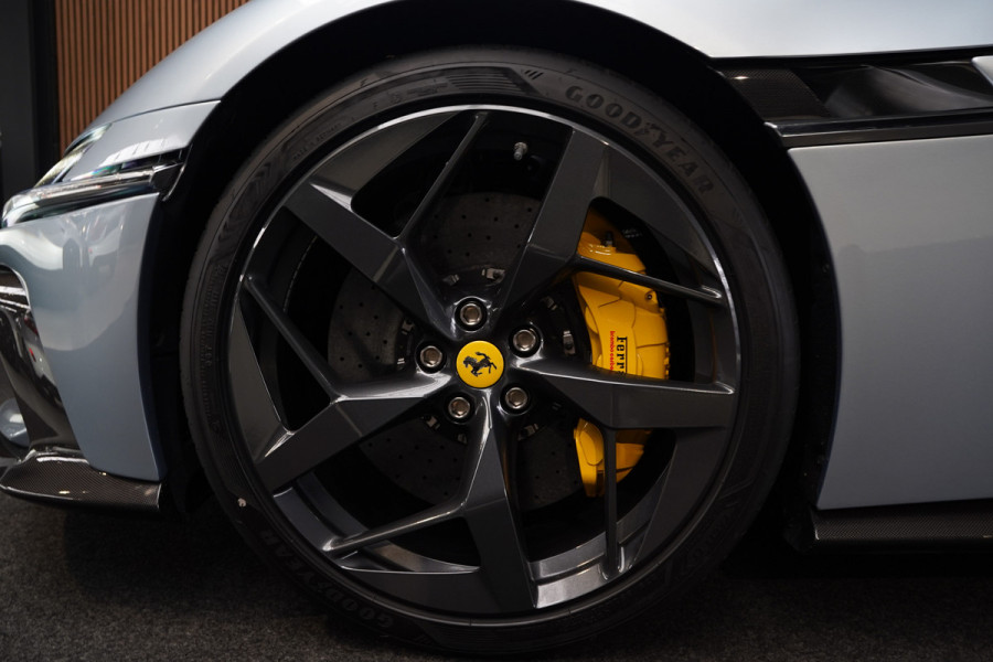 Ferrari 12Cilindri 6.5 V12 Full Carbon Lift Panorama