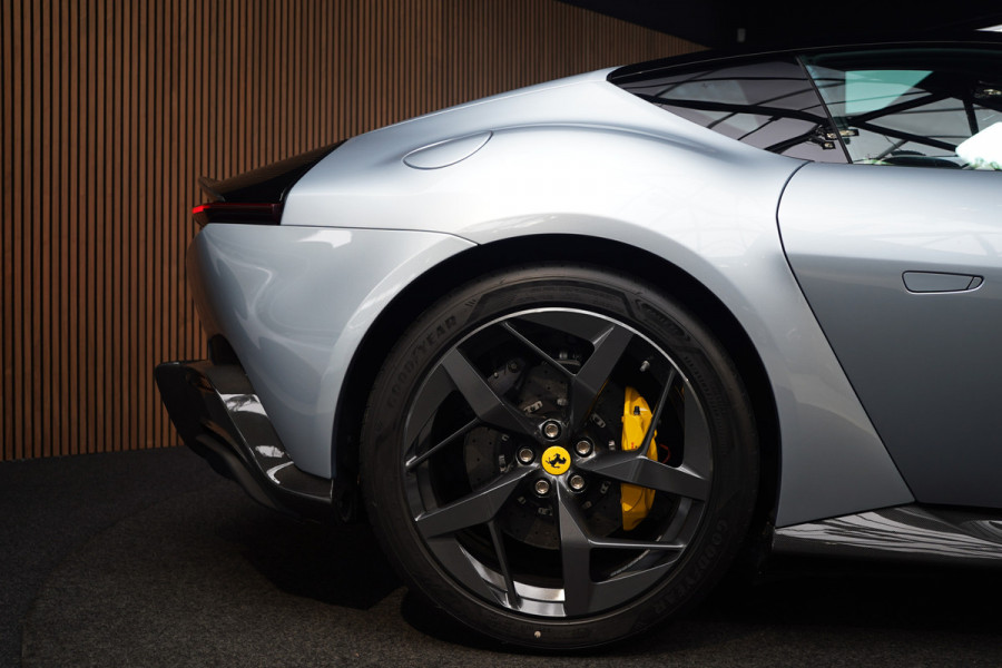 Ferrari 12Cilindri 6.5 V12 Full Carbon Lift Panorama