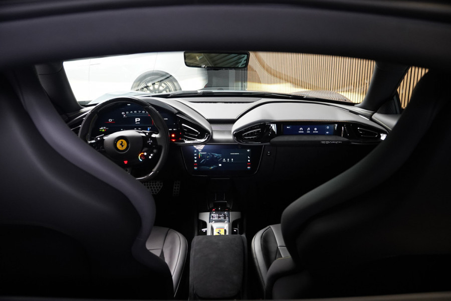 Ferrari 12Cilindri 6.5 V12 Full Carbon Lift Panorama