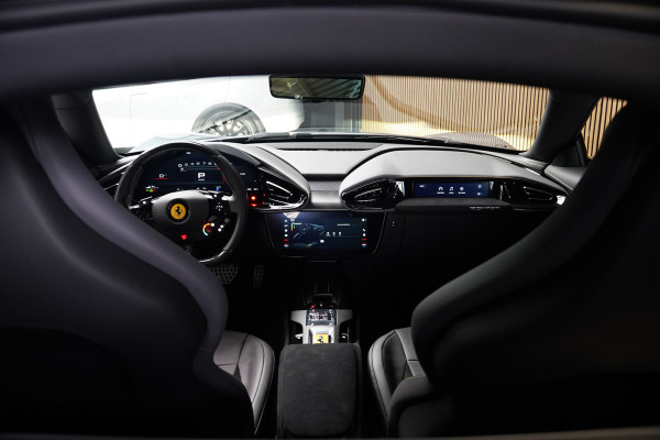 Ferrari 12Cilindri 6.5 V12 Full Carbon Lift Panorama