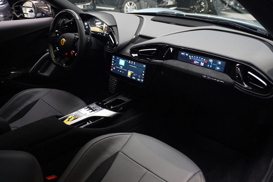 Ferrari 12Cilindri 6.5 V12 Full Carbon Lift Panorama