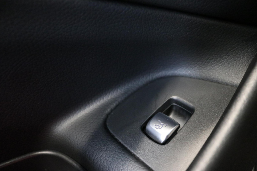 Mercedes-Benz E-Klasse 200 Business Solution AMG | PANO | SFEERVERLICHTING | LED | NL AUTO | NAP |