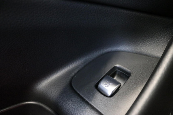 Mercedes-Benz E-Klasse 200 Business Solution AMG | PANO | SFEERVERLICHTING | LED | NL AUTO | NAP |