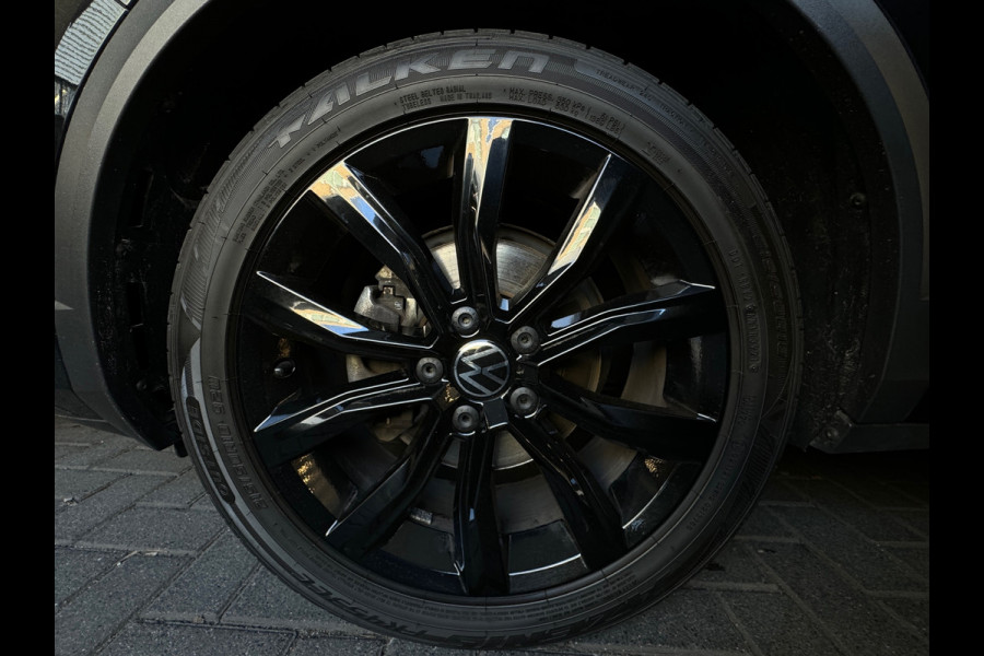 Volkswagen T-Roc 1.5 TSI R-Line Keyless|Camera|IQ|ACC|CarPlay