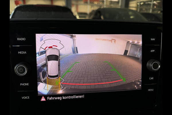 Volkswagen T-Roc 1.5 TSI R-Line Keyless|Camera|IQ|ACC|CarPlay