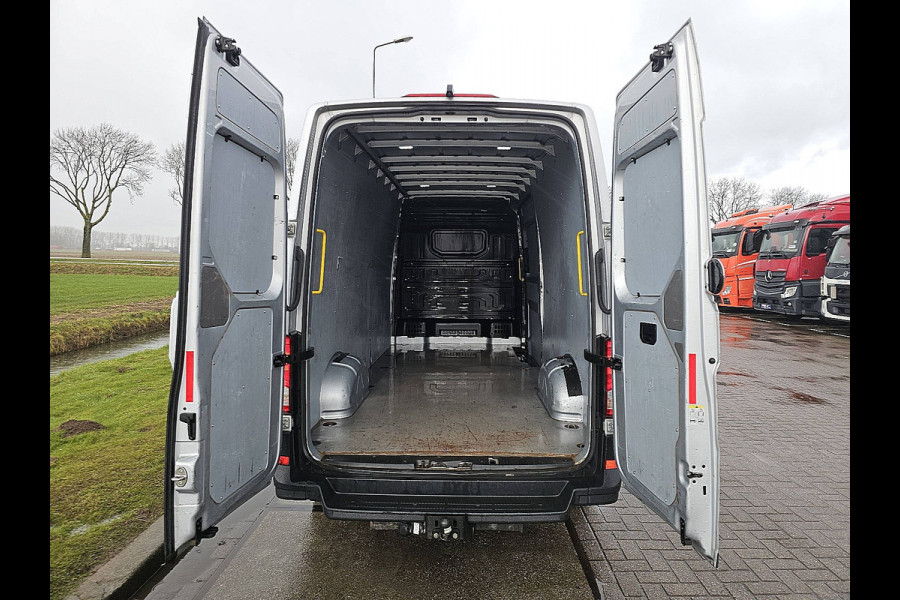 Volkswagen Crafter 35 2.0 TDI L4H3 Automaat CarPlay 3-Zits 140Pk Euro6 Camera 1e Eigenaar!