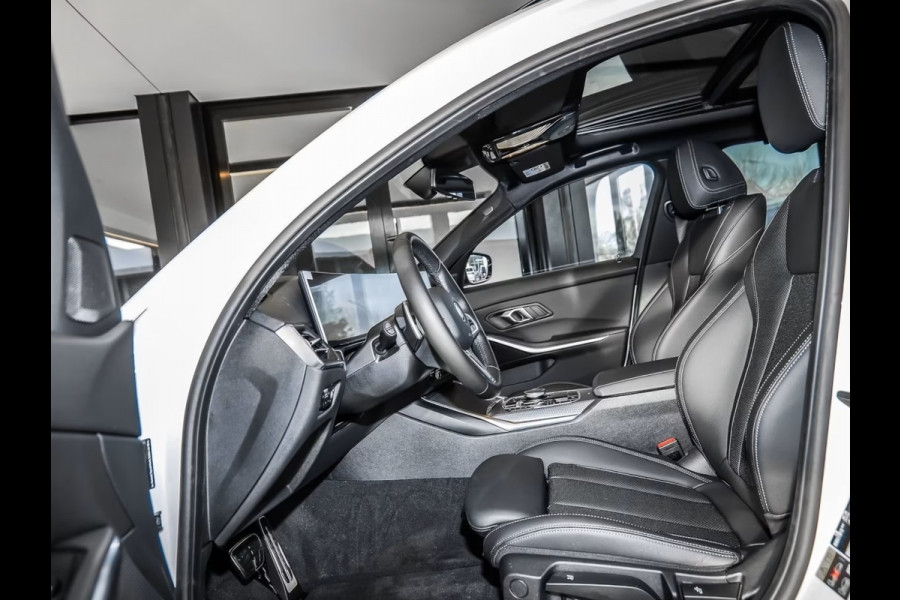 BMW 3 Serie Touring 330e M-SPORT (LCi) ** LED, NAVI+, LEDER, PANORAMA, TREKH, HuD, ACC, 19-inch LMV ** 1e EIG - Ex BMW-AG ** * INFORMEER OOK NAAR ONZE AANTREKKELIJKE FINANCIAL-LEASE TARIEVEN **