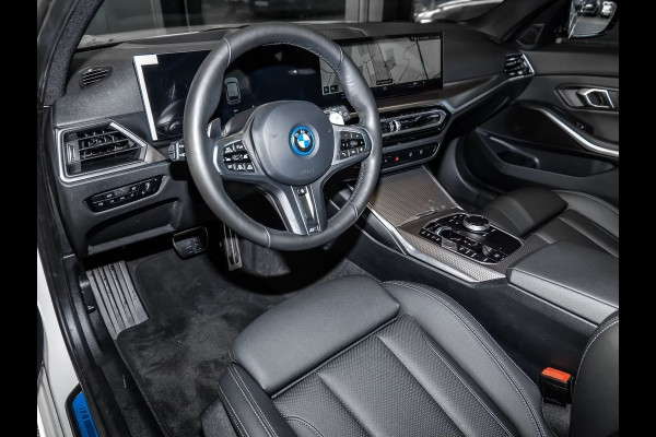 BMW 3 Serie Touring 330e M-SPORT (LCi) ** LED, NAVI+, LEDER, PANORAMA, TREKH, HuD, ACC, 19-inch LMV ** 1e EIG - Ex BMW-AG ** * INFORMEER OOK NAAR ONZE AANTREKKELIJKE FINANCIAL-LEASE TARIEVEN **
