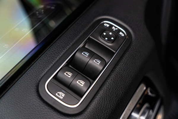 Mercedes-Benz G-Klasse 63 Navi Burmester Leer 360 Camera PTS Open dak Massage Distronic+ Memory seats Stoelventilatie Stoelverwarming Climate voor & achter Trekhaak