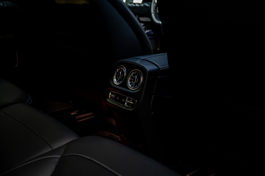 Mercedes-Benz G-Klasse 63 Navi Burmester Leer 360 Camera PTS Open dak Massage Distronic+ Memory seats Stoelventilatie Stoelverwarming Climate voor & achter Trekhaak