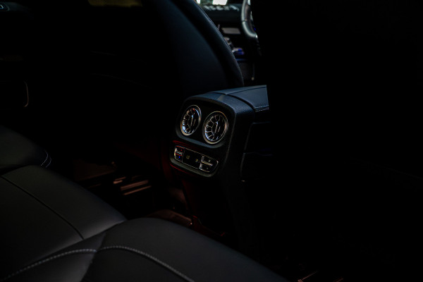 Mercedes-Benz G-Klasse 63 Navi Burmester Leer 360 Camera PTS Open dak Massage Distronic+ Memory seats Stoelventilatie Stoelverwarming Climate voor & achter Trekhaak