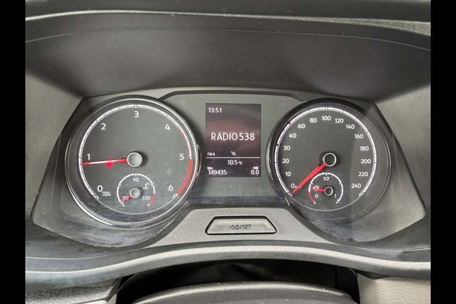 Volkswagen Transporter 2.0 TDI L1H1 Trekhaak Carplay Sensoren Voorruitverwarming Airco