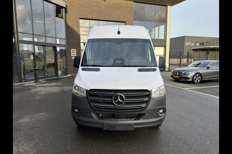 Mercedes-Benz Sprinter 317 CDI L2 H2 Pro Facelift / MBUX / Navigatie / Camera / Geveerde stoel / Cruise control / Airco / 270 Graden achterdeuren