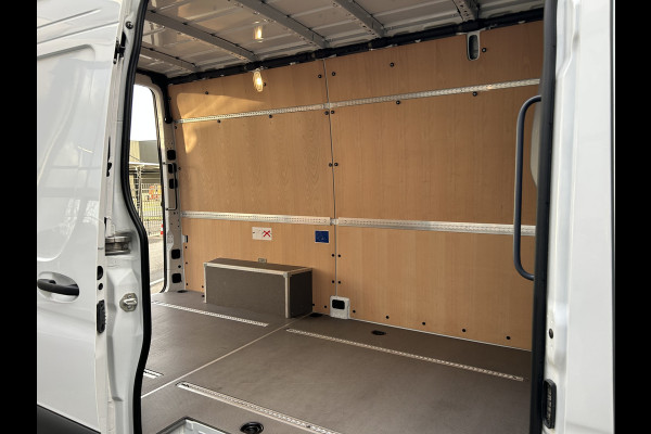 Mercedes-Benz Sprinter 317 CDI L2 H2 Pro Facelift / MBUX / Navigatie / Camera / Geveerde stoel / Cruise control / Airco / 270 Graden achterdeuren