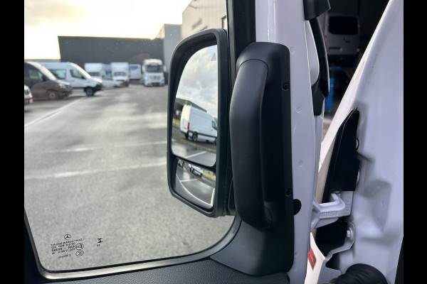 Mercedes-Benz Sprinter 317 CDI L2 H2 Pro Facelift / MBUX / Navigatie / Camera / Geveerde stoel / Cruise control / Airco / 270 Graden achterdeuren