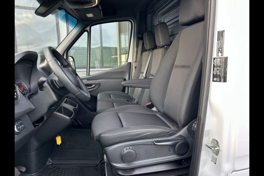 Mercedes-Benz Sprinter 317 CDI L2 H2 Pro Facelift / MBUX / Navigatie / Camera / Geveerde stoel / Cruise control / Airco / 270 Graden achterdeuren