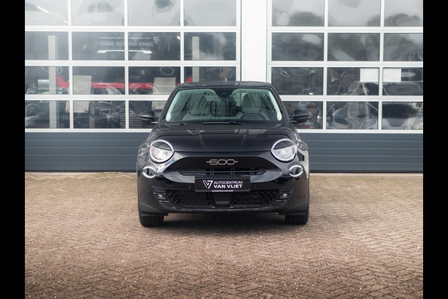 Fiat 600E La Prima 54 kWh | Carplay | Elek. Stoel | Stoelverwarming | Keyless | LED | Clima