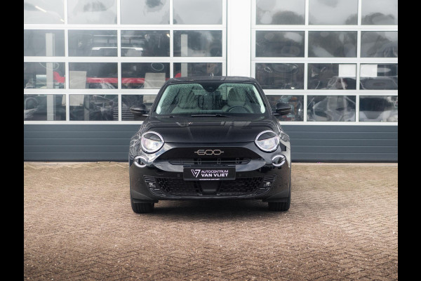 Fiat 600E La Prima 54 kWh | Carplay | Elek. Stoel | Stoelverwarming | Keyless | LED | Clima