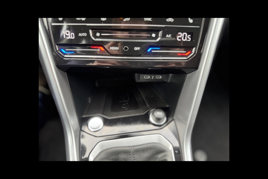 Volkswagen T-Roc 1.5 TSI Automaat,Virtueel,Navigatie-Camera-Carplay,Cruisecontrol,stoelverwarming