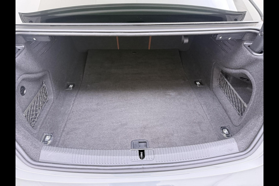 Audi A5 Coupé 40 TFSI S edition | S LINE IN- EN EXTERIEUR | TOPSTAAT! | 20 INCH| LEER| CAMERA| STOELVERWARMING| MATRIX LED| QUANTUM GRIJS