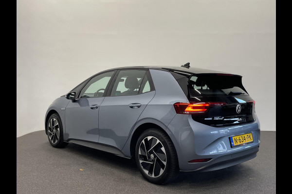 Volkswagen ID.3 Pro 58 kWh Airco ECC Navi Carplay PDC VA+ Camera Full LED Adaptive Cruise Control 18" LM Velgen Stoel/Stuurwielverwarming