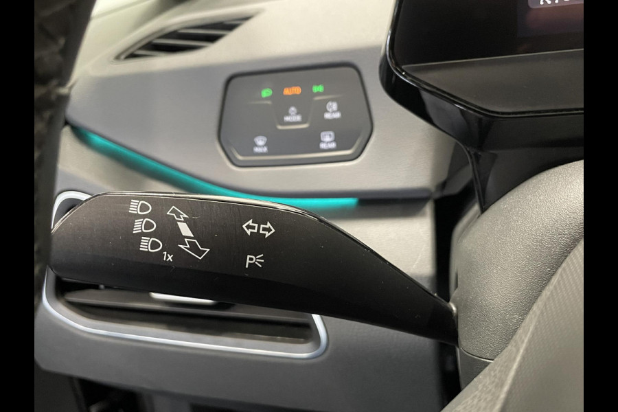 Volkswagen ID.3 Pro 58 kWh Airco ECC Navi Carplay PDC VA+ Camera Full LED Adaptive Cruise Control 18" LM Velgen Stoel/Stuurwielverwarming