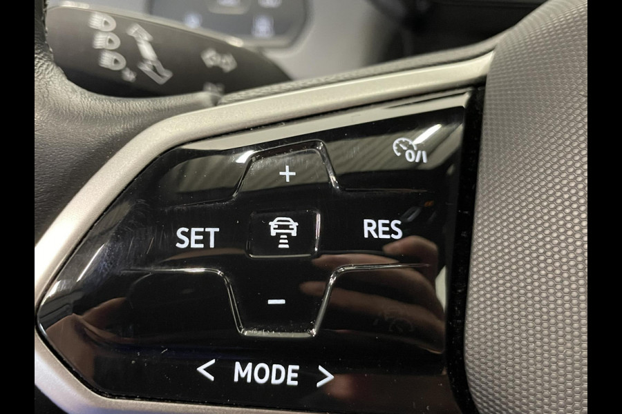 Volkswagen ID.3 Pro 58 kWh Airco ECC Navi Carplay PDC VA+ Camera Full LED Adaptive Cruise Control 18" LM Velgen Stoel/Stuurwielverwarming