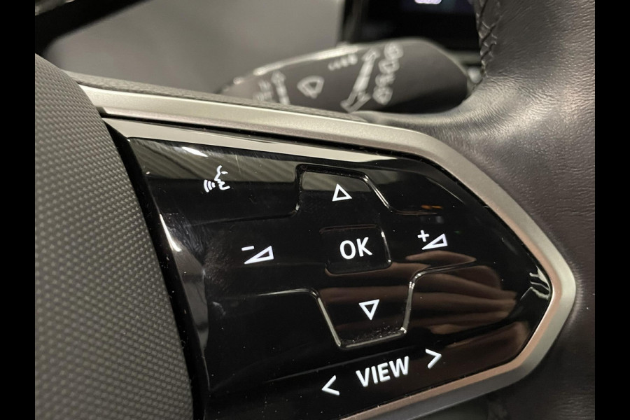 Volkswagen ID.3 Pro 58 kWh Airco ECC Navi Carplay PDC VA+ Camera Full LED Adaptive Cruise Control 18" LM Velgen Stoel/Stuurwielverwarming