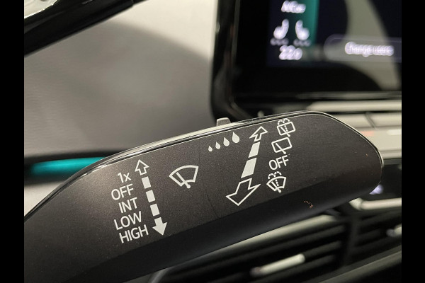 Volkswagen ID.3 Pro 58 kWh Airco ECC Navi Carplay PDC VA+ Camera Full LED Adaptive Cruise Control 18" LM Velgen Stoel/Stuurwielverwarming