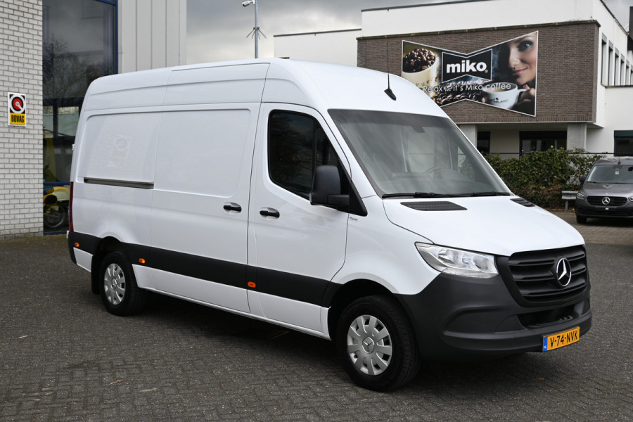 Mercedes-Benz Sprinter 317 CDI L2H2 3500 kg trekhaak, MBUX met camera, Etc.