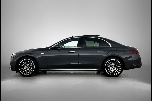 Mercedes-Benz E-Klasse 300 e Sport Edition AMG Line | Panorama Schuif-Kanteldak | Distronic | Lederen bekleding | Alarm | Parkeerpakket met 360°-camera | 20 Inch AMG Velgen. Inclusief 24 maanden MB Certified garantie voor Europa.