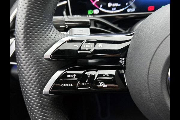 Mercedes-Benz E-Klasse 300 e Sport Edition AMG Line | Panorama Schuif-Kanteldak | Distronic | Lederen bekleding | Alarm | Parkeerpakket met 360°-camera | 20 Inch AMG Velgen. Inclusief 24 maanden MB Certified garantie voor Europa.