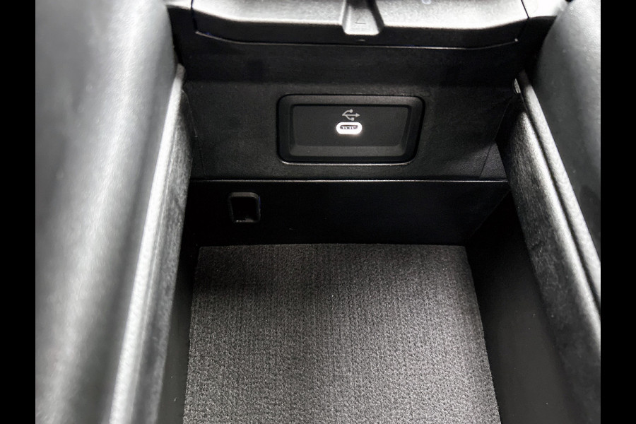 Mercedes-Benz E-Klasse 300 e Sport Edition AMG Line | Panorama Schuif-Kanteldak | Distronic | Lederen bekleding | Alarm | Parkeerpakket met 360°-camera | 20 Inch AMG Velgen. Inclusief 24 maanden MB Certified garantie voor Europa.