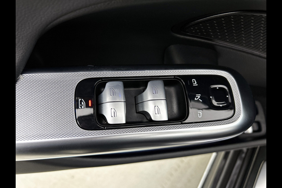 Mercedes-Benz E-Klasse 300 e Sport Edition AMG Line | Panorama Schuif-Kanteldak | Distronic | Lederen bekleding | Alarm | Parkeerpakket met 360°-camera | 20 Inch AMG Velgen. Inclusief 24 maanden MB Certified garantie voor Europa.