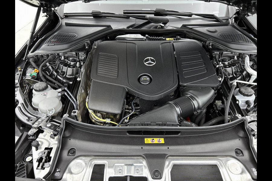 Mercedes-Benz E-Klasse 300 e Sport Edition AMG Line | Panorama Schuif-Kanteldak | Distronic | Lederen bekleding | Alarm | Parkeerpakket met 360°-camera | 20 Inch AMG Velgen. Inclusief 24 maanden MB Certified garantie voor Europa.