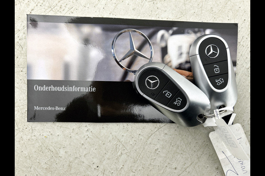 Mercedes-Benz E-Klasse 300 e Sport Edition AMG Line | Panorama Schuif-Kanteldak | Distronic | Lederen bekleding | Alarm | Parkeerpakket met 360°-camera | 20 Inch AMG Velgen. Inclusief 24 maanden MB Certified garantie voor Europa.