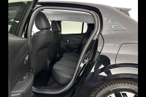 Peugeot e-208 EV Style 50 kWh [ 3-Fase-11kW] {SOH-96%} (INCL-BTW) Aut. *LEATHER-FABRIC | FULL-LED | SPORT-SEATS | KEYLESS | PRIVACY-GLASS | DAB+ | NAVI-FULLMAP | ECC | PDC | CRUISE | 16''ALU*