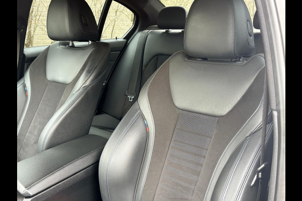 BMW 3-serie 320i Business Edition M Sport pakket Automaat Navi CarPlay Carbon pakket/NL Auto