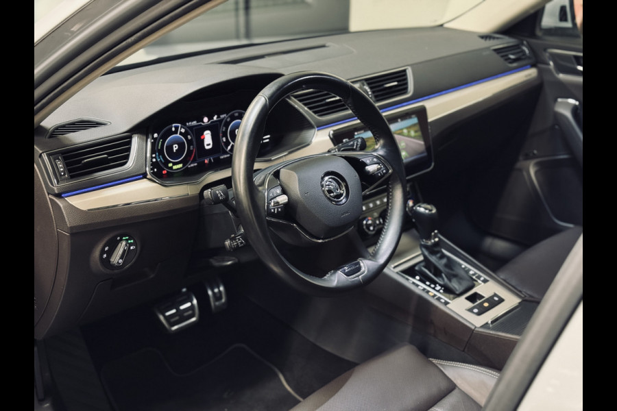 Škoda Superb Combi 1.4 TSI iV Laurin & Klement | Panorama | Stoelvent. | Trekhaak