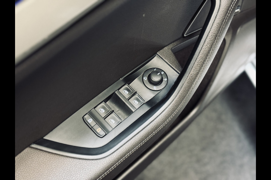 Škoda Superb Combi 1.4 TSI iV Laurin & Klement | Panorama | Stoelvent. | Trekhaak