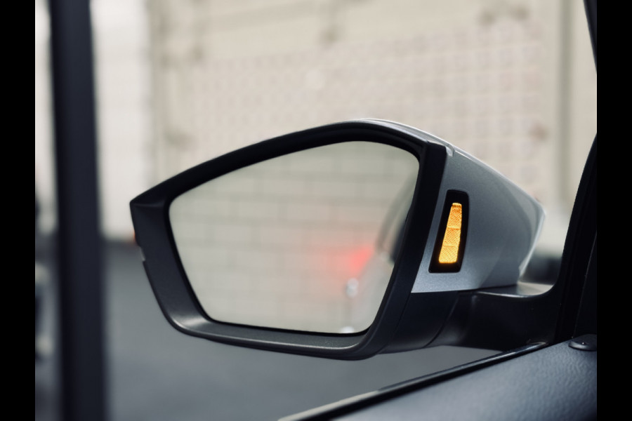 Škoda Superb Combi 1.4 TSI iV Laurin & Klement | Panorama | Stoelvent. | Trekhaak