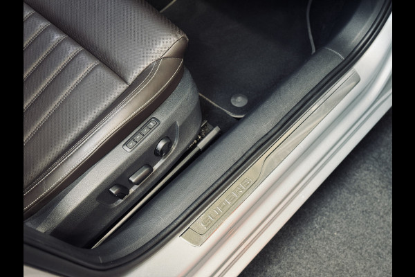 Škoda Superb Combi 1.4 TSI iV Laurin & Klement | Panorama | Stoelvent. | Trekhaak