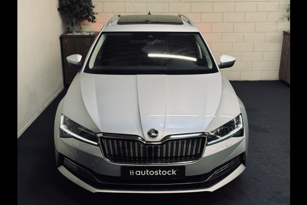 Škoda Superb Combi 1.4 TSI iV Laurin & Klement | Panorama | Stoelvent. | Trekhaak