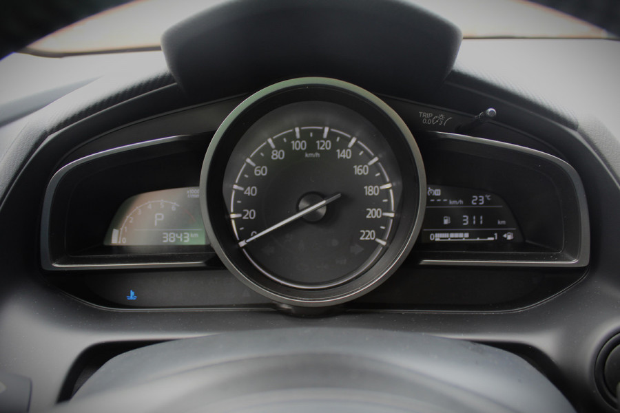 Mazda 2 1.5 SkyActiv-G 90 Homura - Stoel- stuurverwarming, Cruise, Achteruitrijcamera, Airco!