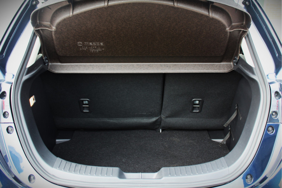 Mazda 2 1.5 SkyActiv-G 90 Homura - Stoel- stuurverwarming, Cruise, Achteruitrijcamera, Airco!