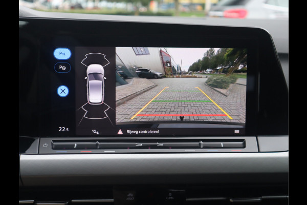 Volkswagen Golf 1.5 TSI Life Business Navi / LED /Camera / Trekh / Climate BTW auto